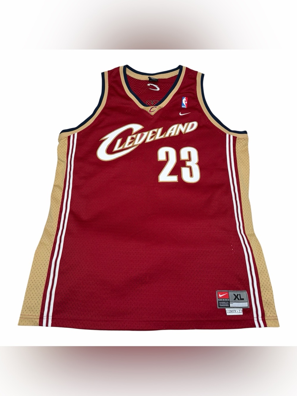 🏀Vintage NBA Nike LeBron James Cleveland Cavaliers jersey in a size XL +2